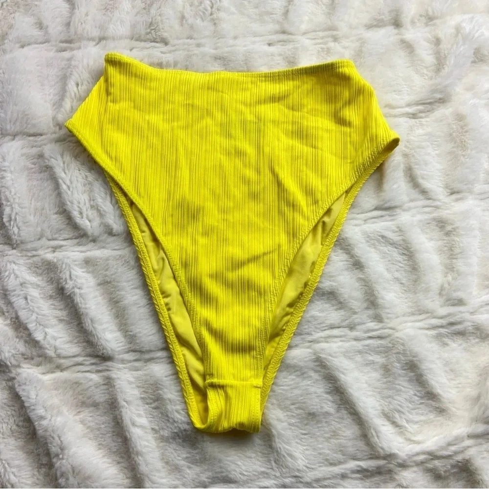 NWOT Frankie’s bikinis plisse cheeky bottoms Pina colada yellow 12378